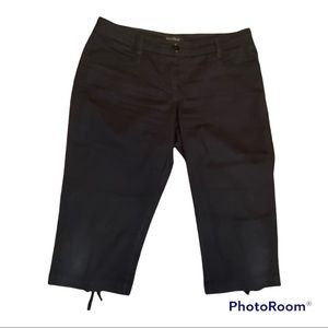 Ladies WHITE HOUSE BLACK MARKET Black Capris Size 4